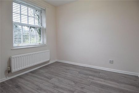 3 bedroom link detached house to rent - Photo 3