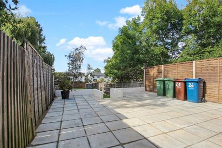 3 bedroom semi-detached house to rent - Photo 2