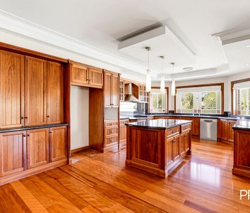 HUGE FAMILY HOME ON APPROX. ONE ACRE IN RIVERSTONE! - Photo 4