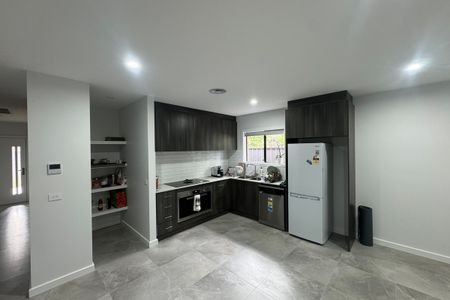 2 BEDROOM TOWNHOUSE! - Photo 4