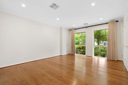 Polished perfection in coveted Glen Waverley locale - Photo 3
