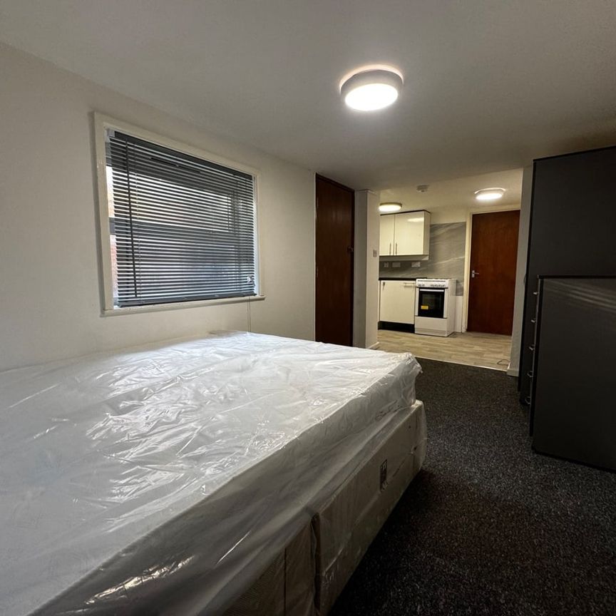 Studio Flat, Bevois Valley Road, SO14 - Photo 1