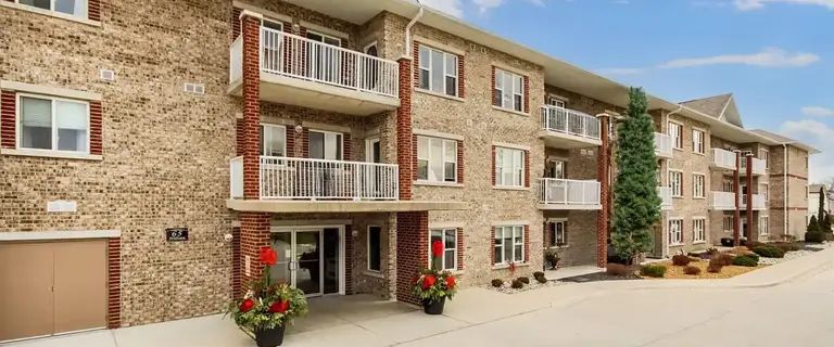 Towerview Apartments - ALL INCLUSIVE | 65 William Street, Exeter - Photo 1