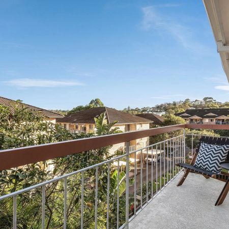 Top-Floor One-Bedroom with a Private Outdoor Balcony - Photo 4