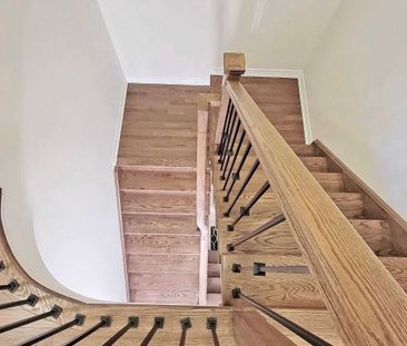 For Lease - 625 Sweetwater Crescent, Newmarket, Ontario - Photo 5