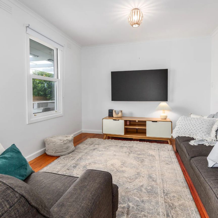 Hamptons Style Beach-house - Photo 1