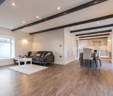 4 bedroom detached house to rent - Photo 2