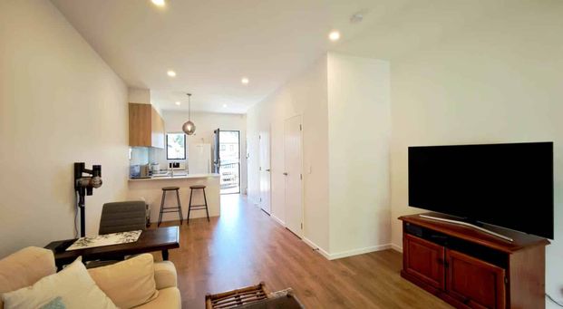 Modern 3 Bedroom Townhouse in Fairview Heights - Photo 1