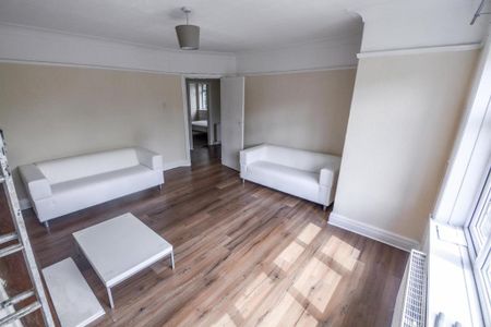 1 bedroom in a house share to rent - Photo 2