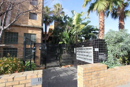 FANTASTIC BAYSIDE PAD - Photo 3