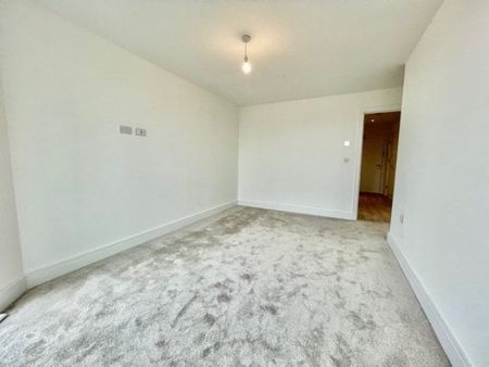 WestCliff Road, Bournemouth - Photo 2