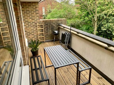 Fairlie Court – Room 3 - Photo 3