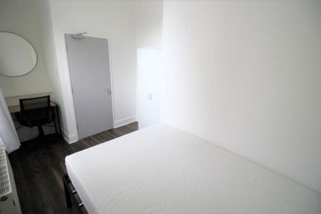 5 bedroom semi-detached house to rent - Photo 5