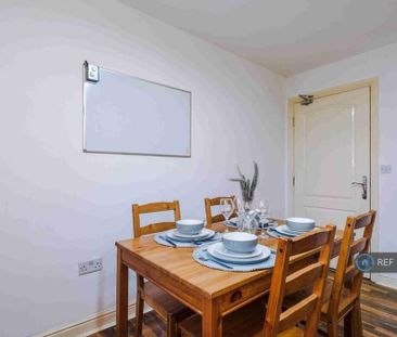 4 bedroom semi-detached house to rent - Photo 2