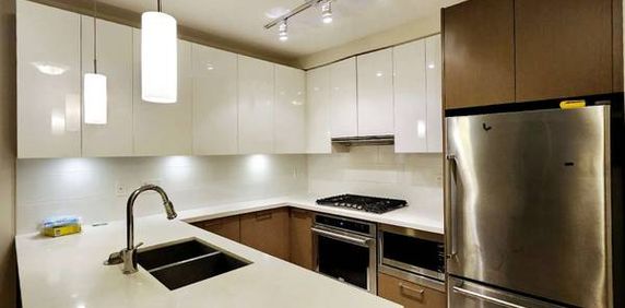 High-rise Cozy 2 bed 2 bath apartment for rent @ Coquitlam centre - Photo 2