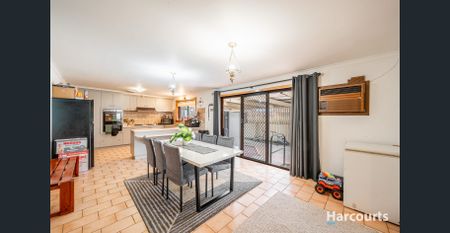 Spacious Family Home! - Photo 2