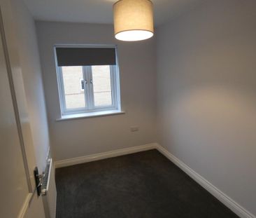 3 bedroom semi-detached house to rent - Photo 5