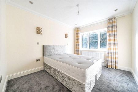 4 bedroom semi-detached house to rent - Photo 4