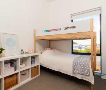 Warm and Inviting St Vincents Ave Beauty - Photo 1