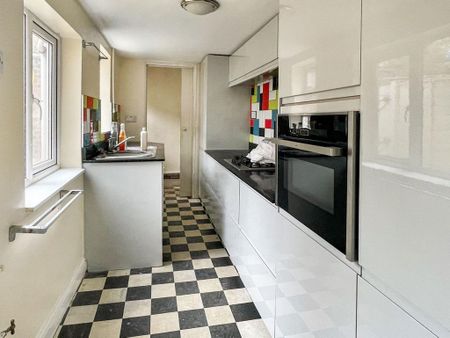 2 bedroom end of terrace house to rent - Photo 2