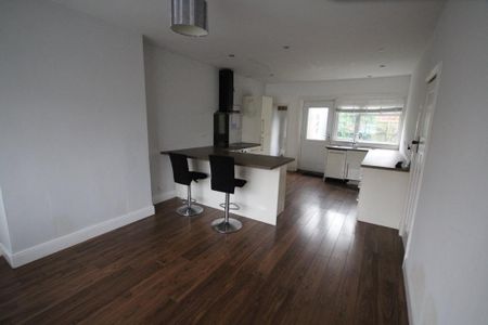 2 bedroom semi-detached house to rent - Photo 5