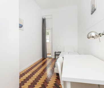 Room in a shared 8-bedroom apartment for rent in Lisbon - Foto 6