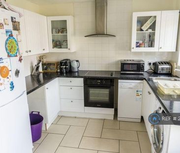 3 bedroom end of terrace house to rent - Photo 3