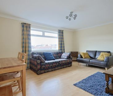 2 bedroom Flat to rent in Stoneleigh Avenue, Longbenton, Newcastle ... - Photo 2