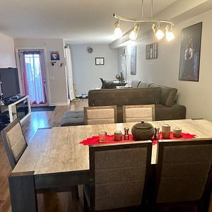 Grand condo 4 1/2 à louer - Photo 2