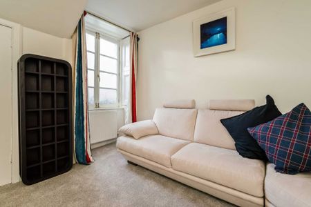 Price £3,600 pcm - Available Now - Furnished - Photo 3