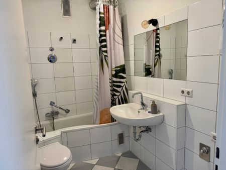 Schöne 3 Zimmerwohnung mit 2 Balkonen in der Karlsruher Oststadt - Foto 4
