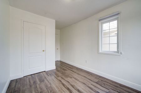 For Lease - 27 Macmillan Avenue, Whitby, Ontario - Photo 5