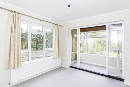 3 bedroom detached bungalow to rent - Photo 5