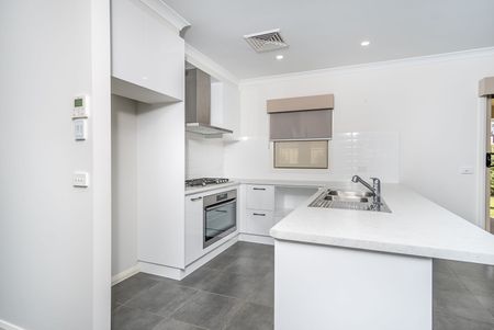 Well Presented Family Home - Photo 5