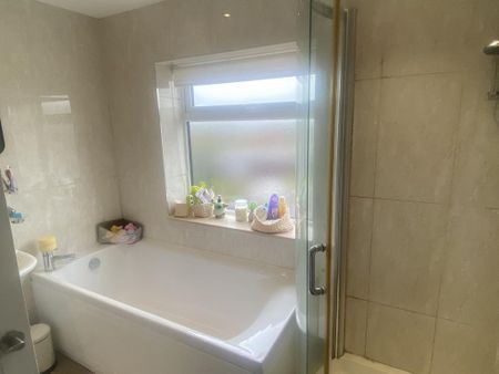 3 bedroom semi-detached house to rent - Photo 5
