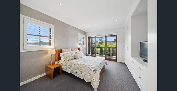 PRIVATE MODERN SEMI OF OUTSTANDING DESIGN IN A PREMIER WILLOUGHBY LOCATION - Photo 1