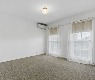 Stylish, comfortable, and perfectly positioned for easy living - Photo 4