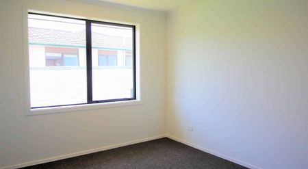 Modern 3 Bedroom in Ashurst - Photo 2