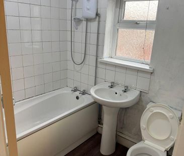 3 bedroom flat to rent - Photo 6