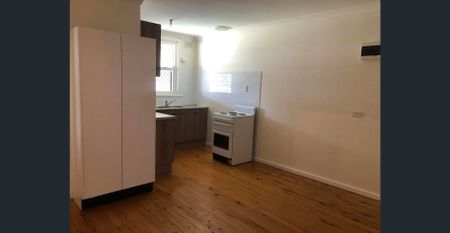 Neat 3 Bedroom Semi - Photo 2