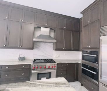 Detached Home For Lease | N9245919 - Photo 6