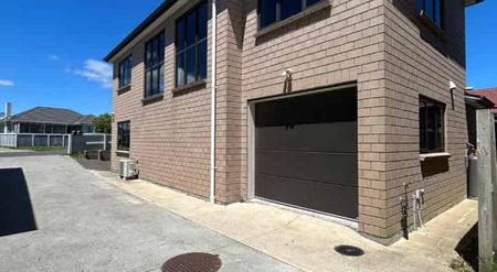 PAPATOETOE, 4 BEDROOMS - Photo 2