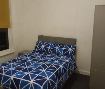 Room in a Shared House, Bardsay Road, L4 - Photo 1
