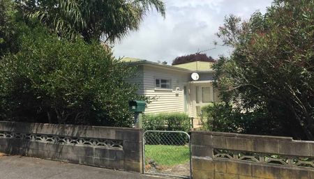 Great Location, Four Bedrooms, 2 bathrooms - M... - Photo 4