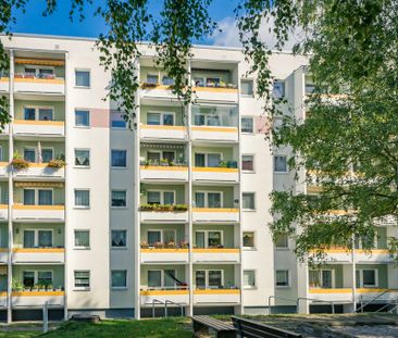 4-Raum-Wohnung mit Balkon und den Spielplatz im Wohnumfeld - Photo 1