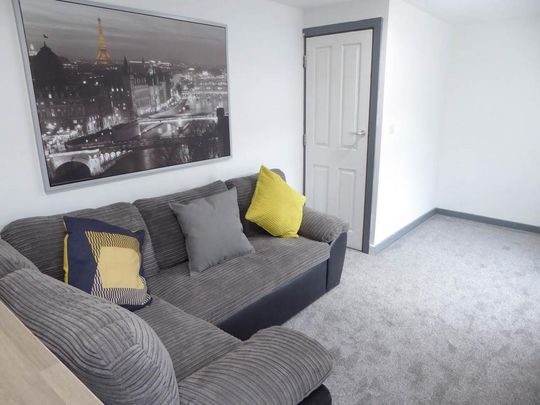 6 bedroom house to rent - Photo 1