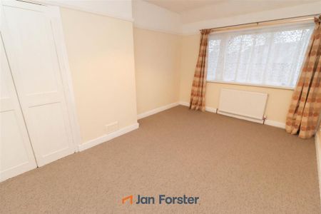 3 bedroom end of terrace house to rent - Photo 3