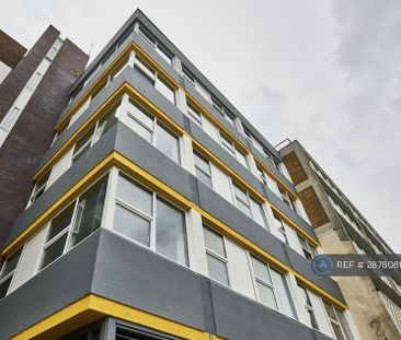 1 bedroom in a flat share to rent - Photo 3