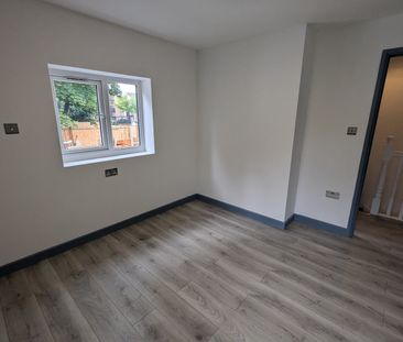 3 Bed End Terrace, Barlow Close, SM6 - Photo 3