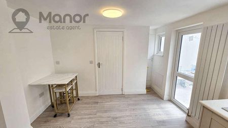 Chesterford Road, Manor, E12 - Photo 3